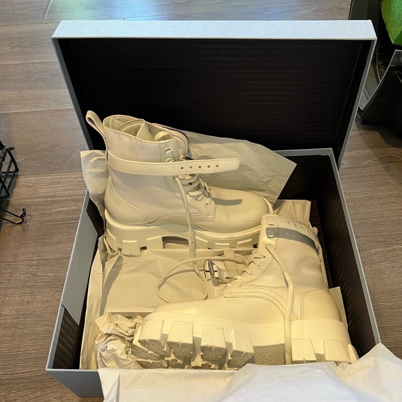 Prada boots with pouches - Picture 2 of 4